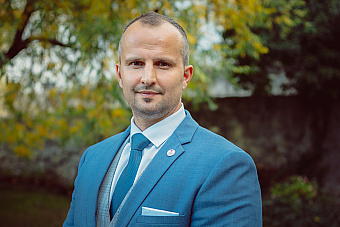 Baví ma to viac ako vyšetrovanie, voči biskupom budem poslušný, hovorí Filip Macák