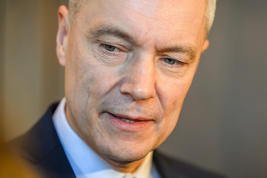 Chcel, aby sa hlasovalo už dnes a Raši mu potvrdil, že je to v pláne. Následne navrhol odloženie, ktoré koalícia schválila