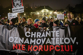 Chráňte oznamovateľov, nie korupciu, odkázal dav Ficovej koalícii (fotogaléria)