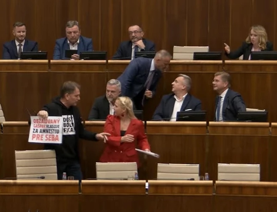 Zmeny pri kaj&uacute;cnikoch m&ocirc;žu pom&ocirc;cť aj Ga&scaron;parovi. Hlasovanie sprev&aacute;dzal chaos a pot&yacute;čky