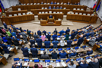 Dvojdnie hanby slovenského parlamentu, no s nádejnou koncovkou