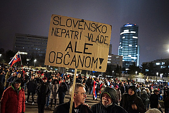 Dav vyzval Pellegriniho, aby zákon nepodpísal. Vrahovia, skandovali ľudia, keď rečnil otec Jána Kuciaka