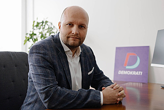 Polícii rozviažeme ruky a väzby na Moskvu sa ukážu, tvrdia Demokrati. V Česku bolo blokovanie nezákonné