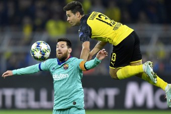 Liverpool prehral v Neapole, Barca remizovala v Dortmunde 
