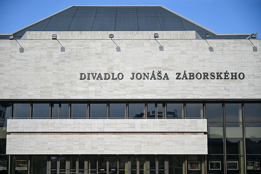 Niečo sa tu zrejme prehliadalo a denník SME teraz píše, že sa v divadle aj diskriminovalo pre vieru