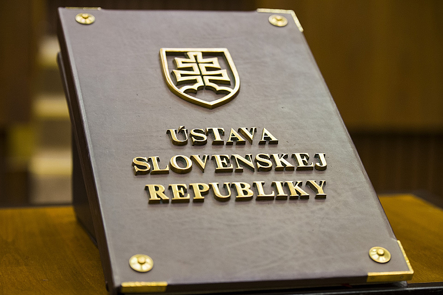Na liberálnej strane je viac sarkazmu, znechutenia a opovrhnutia