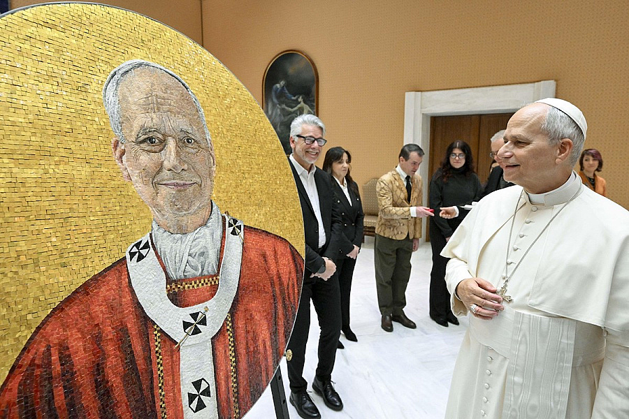 Lev XIV. obnovuje ďalšiu tradíciu a má už aj svoju mozaiku