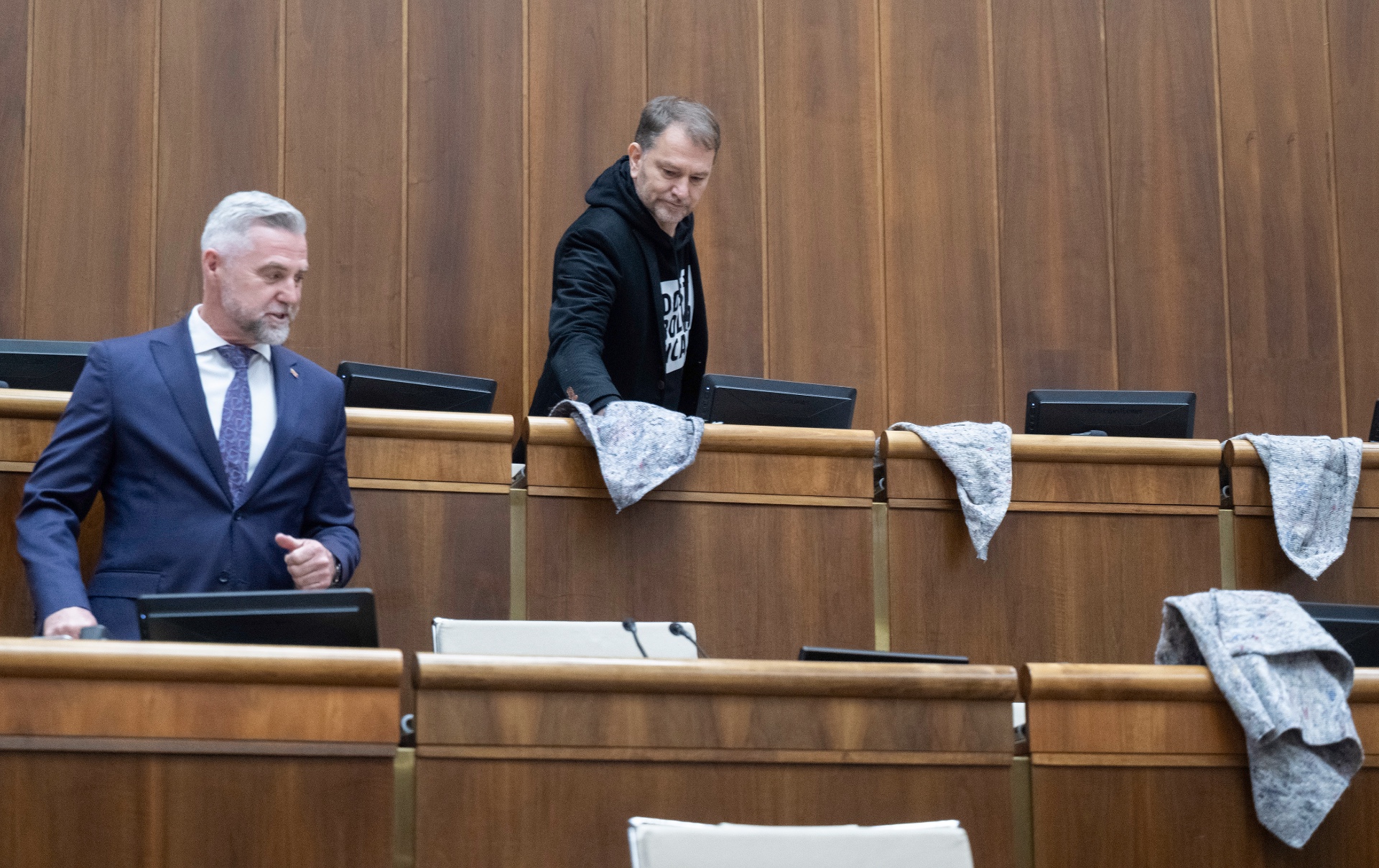 Koalícia chce obmedziť rozpravu a pokutovať poslancov, fúkať však nebudú