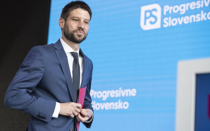 Predsedu PS to oslabuje. Dovnútra strany aj ako lídra opozície