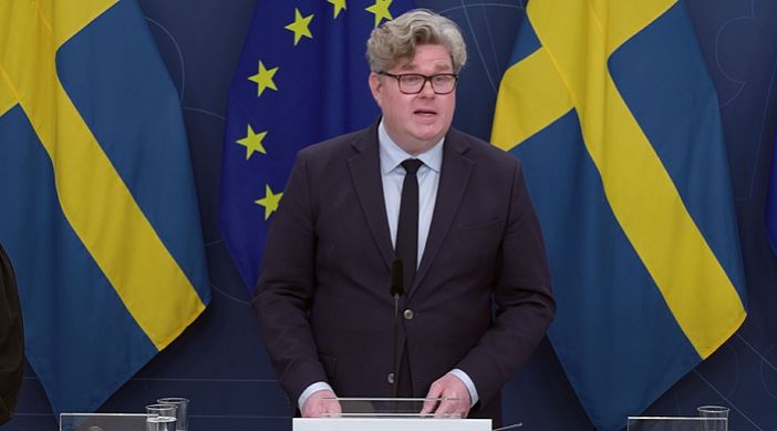 Švédsko po výbuchu násilia gangov zvažuje väzniť 13-ročné deti