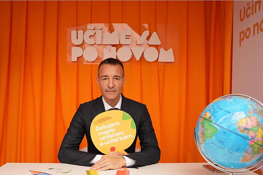 Odmietajú zverejňovať zápisnice z porád a kritizujú e-prihlášky. Minister podľa nich narobil chaos