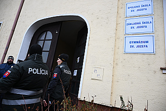 Šiestak strieľal airsoftovou zbraňou, zranil dvoch žiakov