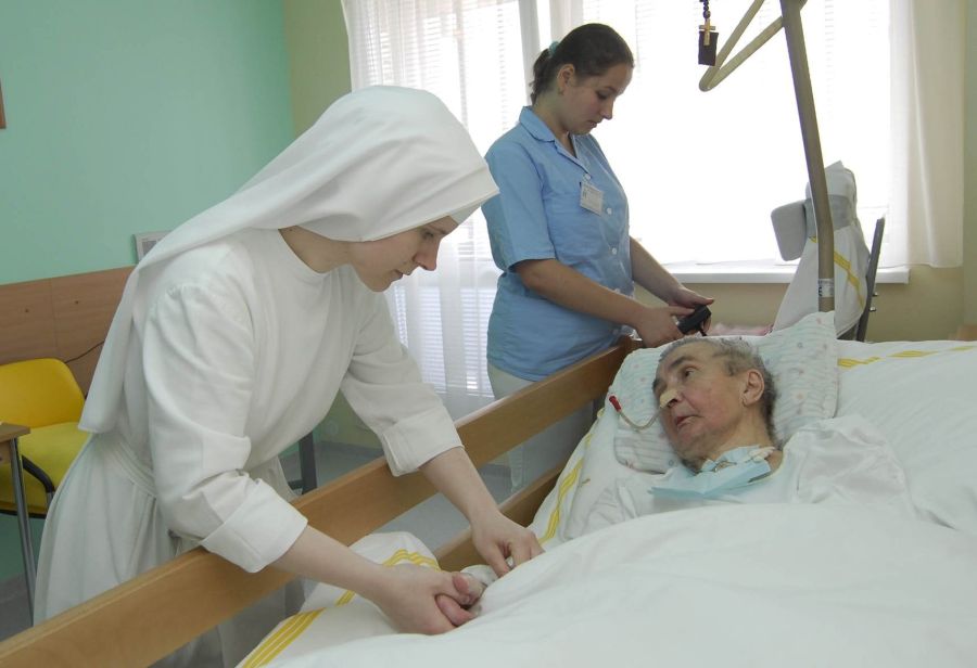 &Scaron;t&aacute;t &scaron;etr&iacute; na starostlivosti o zomieraj&uacute;cich, hospice už nedok&aacute;žu pokr&yacute;vať zvy&scaron;uj&uacute;ce sa n&aacute;klady