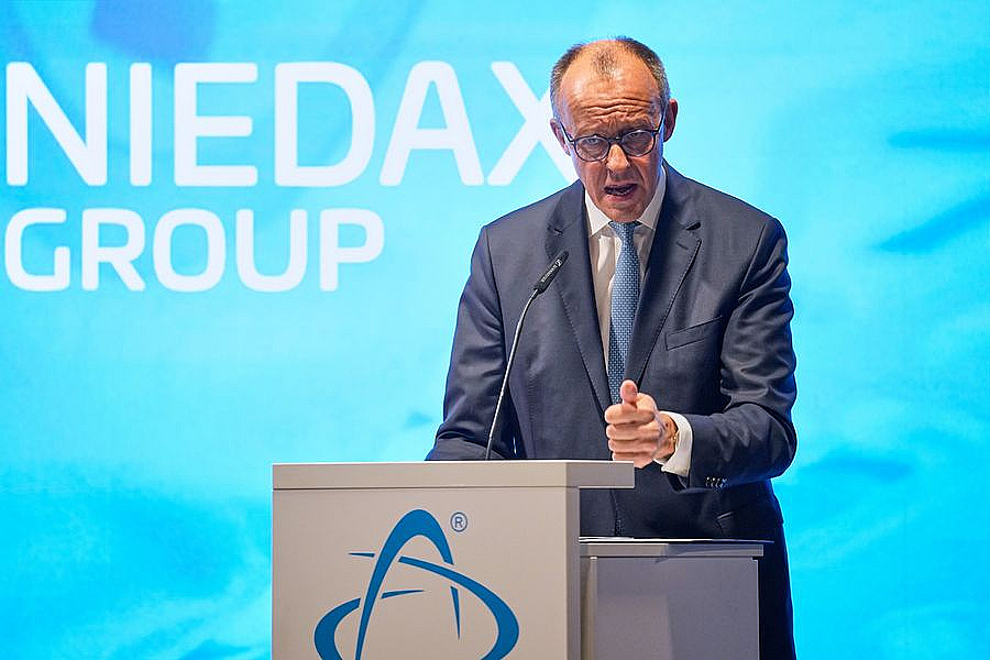 Merz otáča Merkelovej politiku. Hoci narazí na socialistov, je to výrazné prebudenie