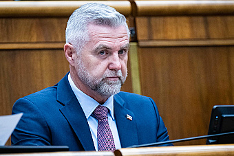 Pozastavil účinnosť prílepku o kajúcnikoch, ktorý mal pomôcť Gašparovi. Žilinka hovorí o zásadnom rozhodnutí