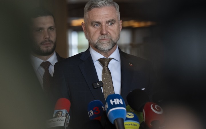 Mafiánsky štát dostal na frak. Gašparovi ani Šutajovi Eštokovi nejde karta