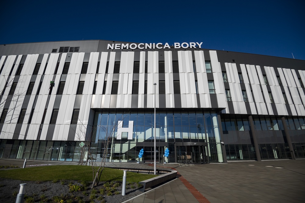 Bory si od Dôvery vyúčtovali za jednodňovú operáciu kolena ako za 34-dňovú hospitalizáciu. Penta hovorí o omyle