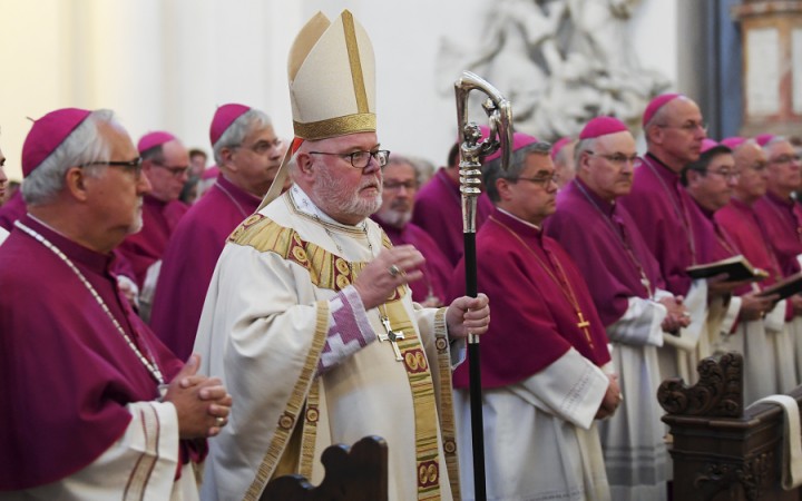 Nemeckí biskupi vyrazili na (synodálnu) cestu bez požehnania Vatikánu