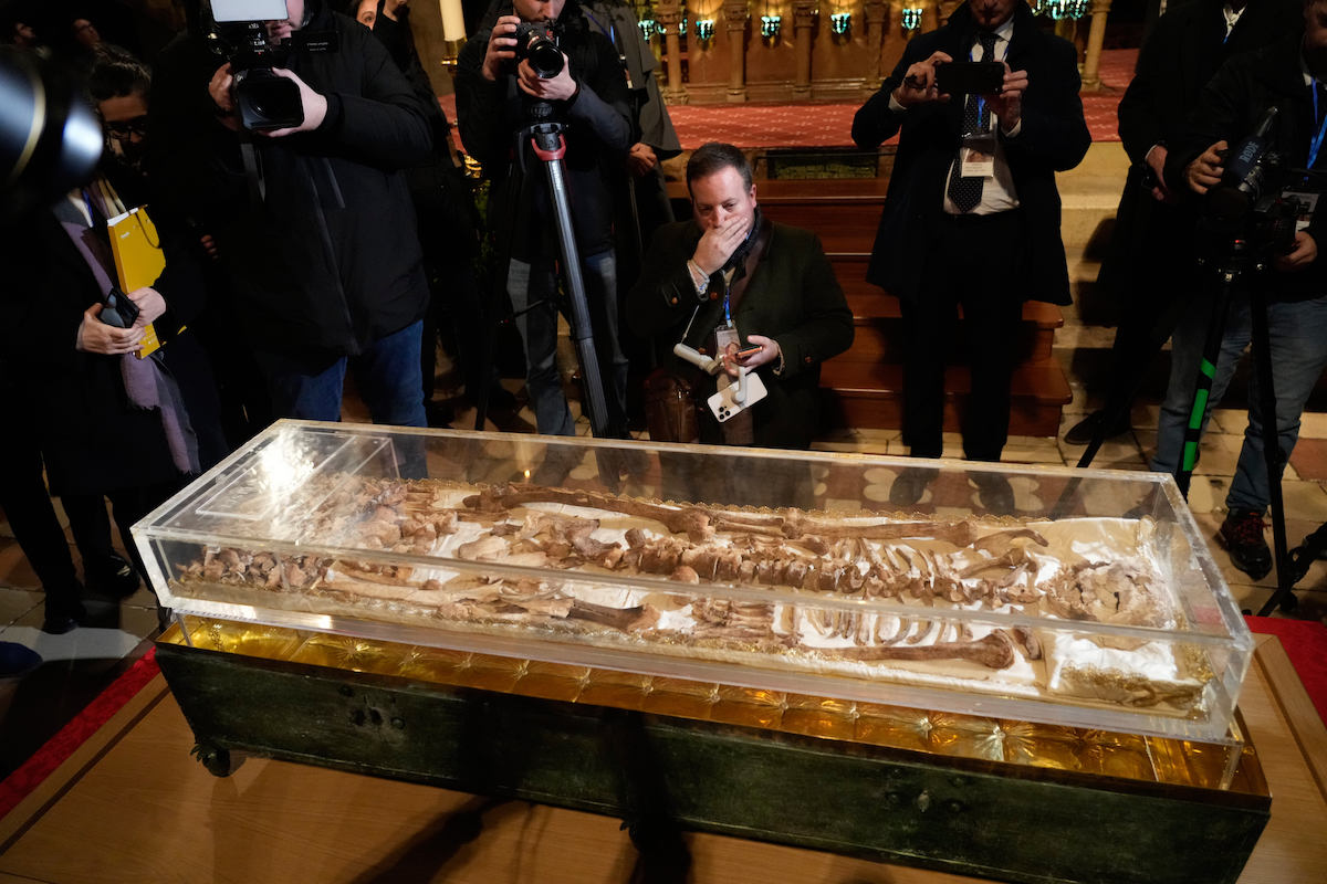 Telesn&eacute; pozostatky sv&auml;t&eacute;ho Franti&scaron;ka prv&yacute;kr&aacute;t v hist&oacute;rii spr&iacute;stupnili verejnosti (+ foto)