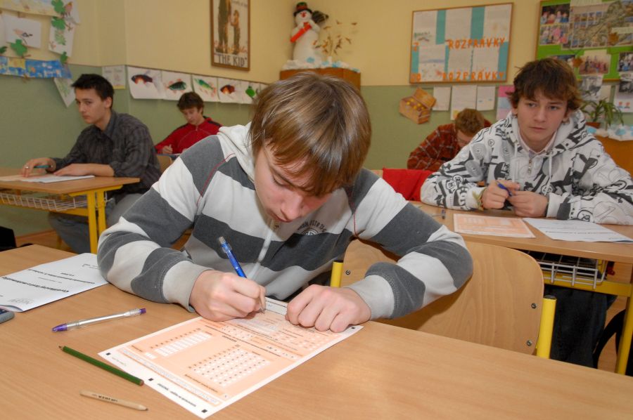 Kvalita výučby klesá, prevláda tlak na výkon a testovanie. Akoby jediným cieľom škôl boli prijímačky a súťaže