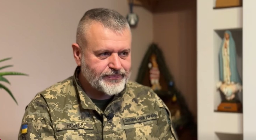 Boh je to jediné, čo vojakom v zákopoch zostáva. Nikde som nevidel, že by bol chválený viac