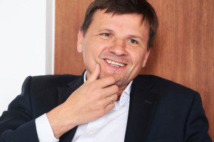 Pán Jaroslav Daniška zase klame.