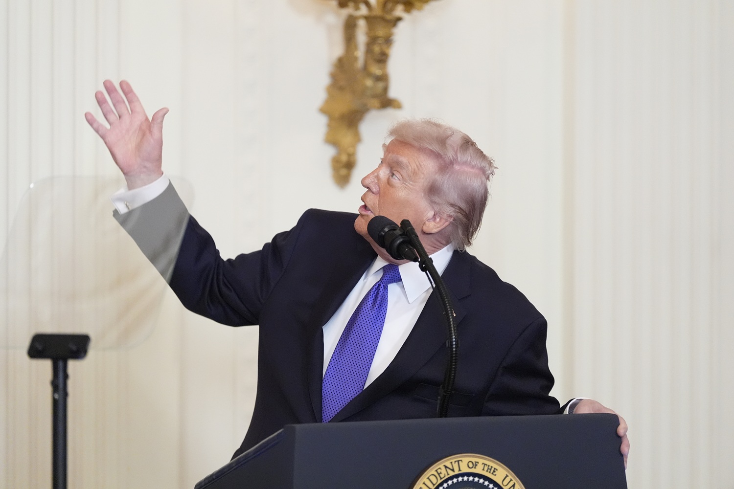 Na rokovania je už neskoro, ir&aacute;nska obrana, letectvo aj vedenie s&uacute; preč, vyhl&aacute;sil Trump