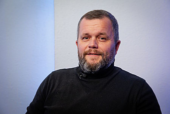 Cyklistu obieham tak, akoby som bol na jeho mieste, motorkárom by sme mali dať priestor