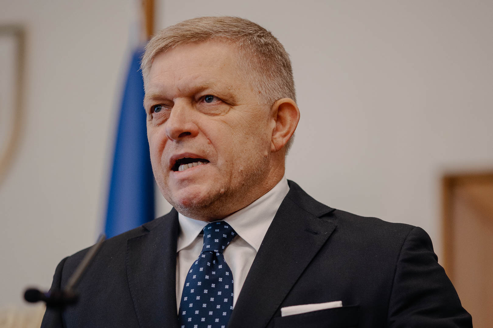 Voliči Smeru vedia, koho si vybrať z dvojice Majerský a Mazurek. Ráž sa ešte nerozhodol