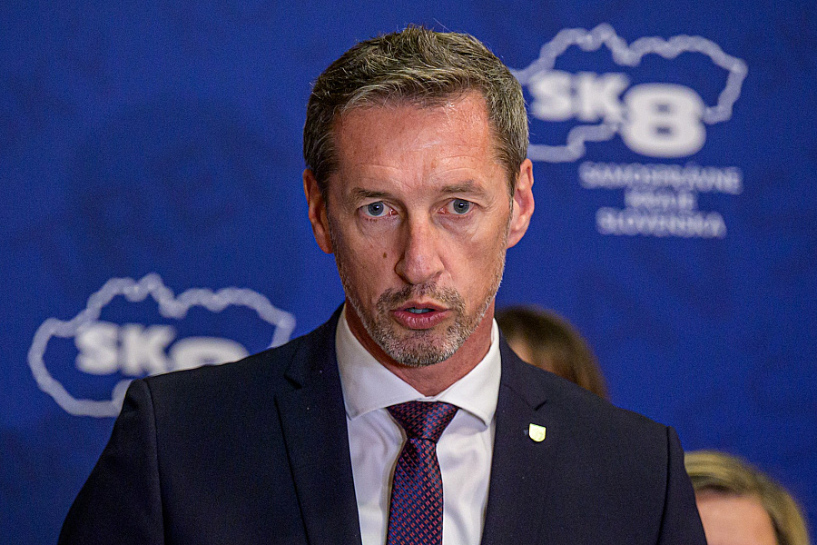 Fico je obyčajný zbabelec. Ukázal svoj hodnotový svet, keď podporil extrémistu Mazureka