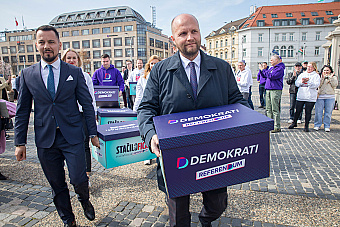 Demokrati odovzdali podpisy. Neočakávajú, že sa Pellegrini obráti na Ústavný súd