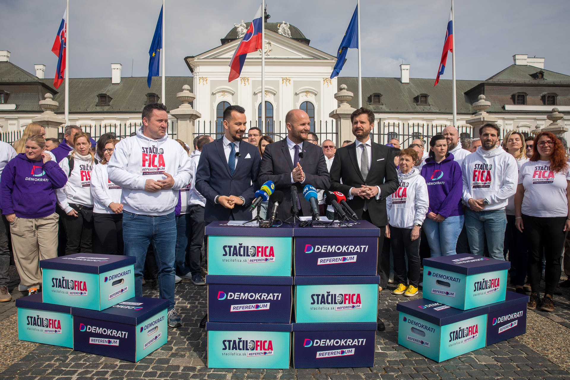 Otázku o predčasných voľbách prezident musí dať posúdiť Ústavnému súdu