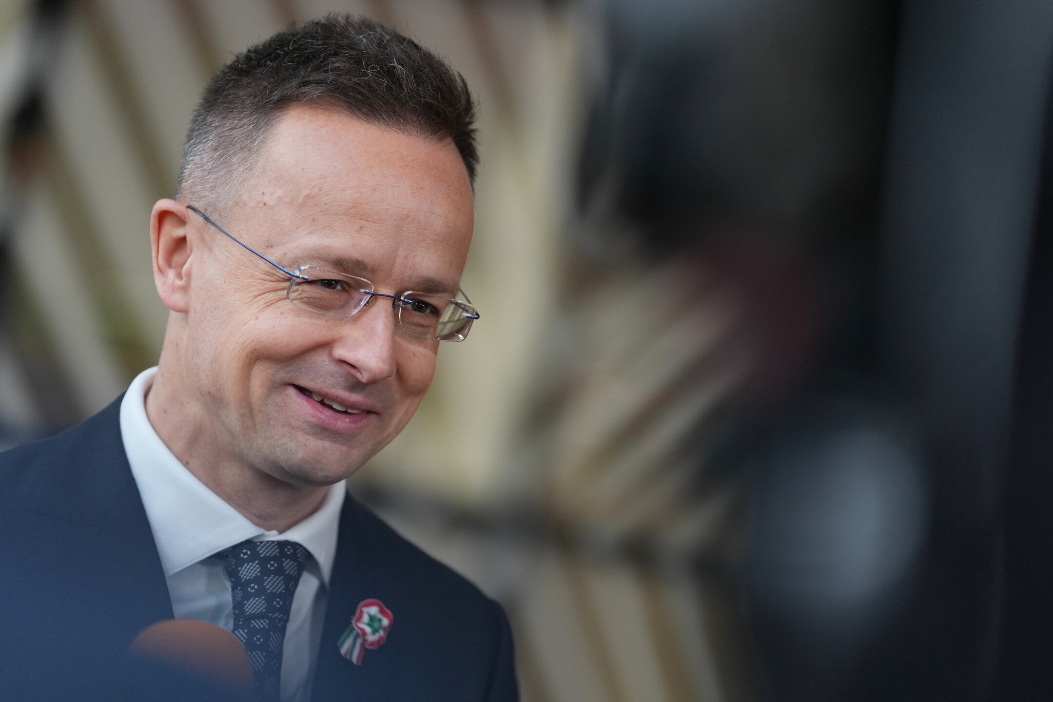 Vnucovať sa Rusom, ešte cez maďarského ministra, je nehodné slovenského štátnika