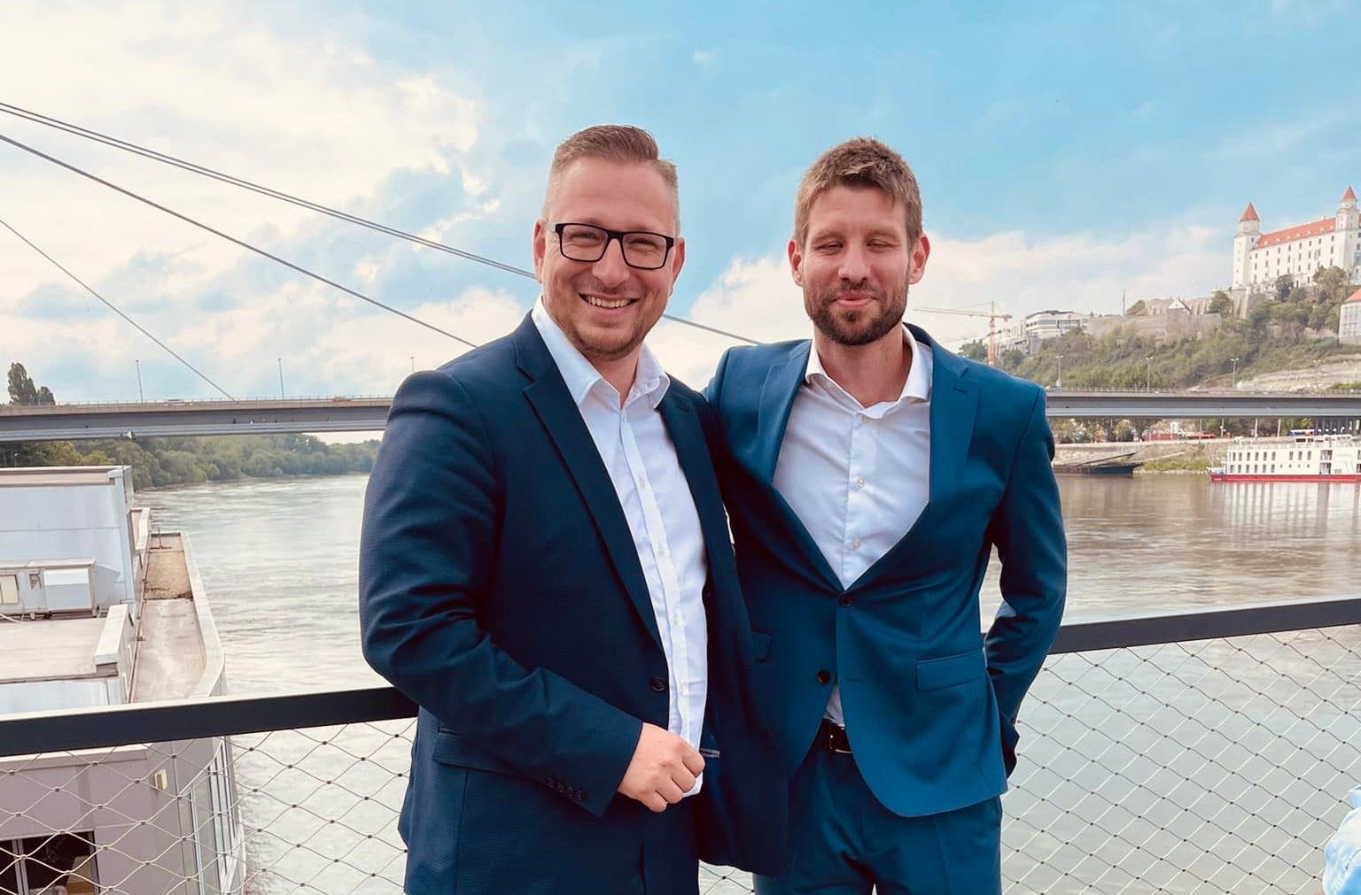 Zradilo ma úzke vedenie. Šimečka riadi hnutie ako vlastnú firmu, nevôľa členov je veľká