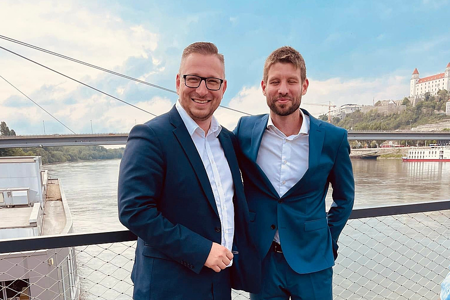 Zradilo ma úzke vedenie. Šimečka riadi hnutie ako vlastnú firmu, nevôľa členov je veľká