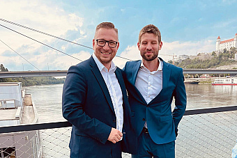 Zradilo ma úzke vedenie. Šimečka riadi hnutie ako vlastnú firmu, nevôľa členov je veľká