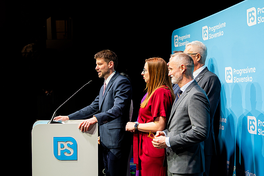 Tesne pred snemom odstavili kritika. V kampani mi môžu zavrieť mamu, varuje líder progresívcov