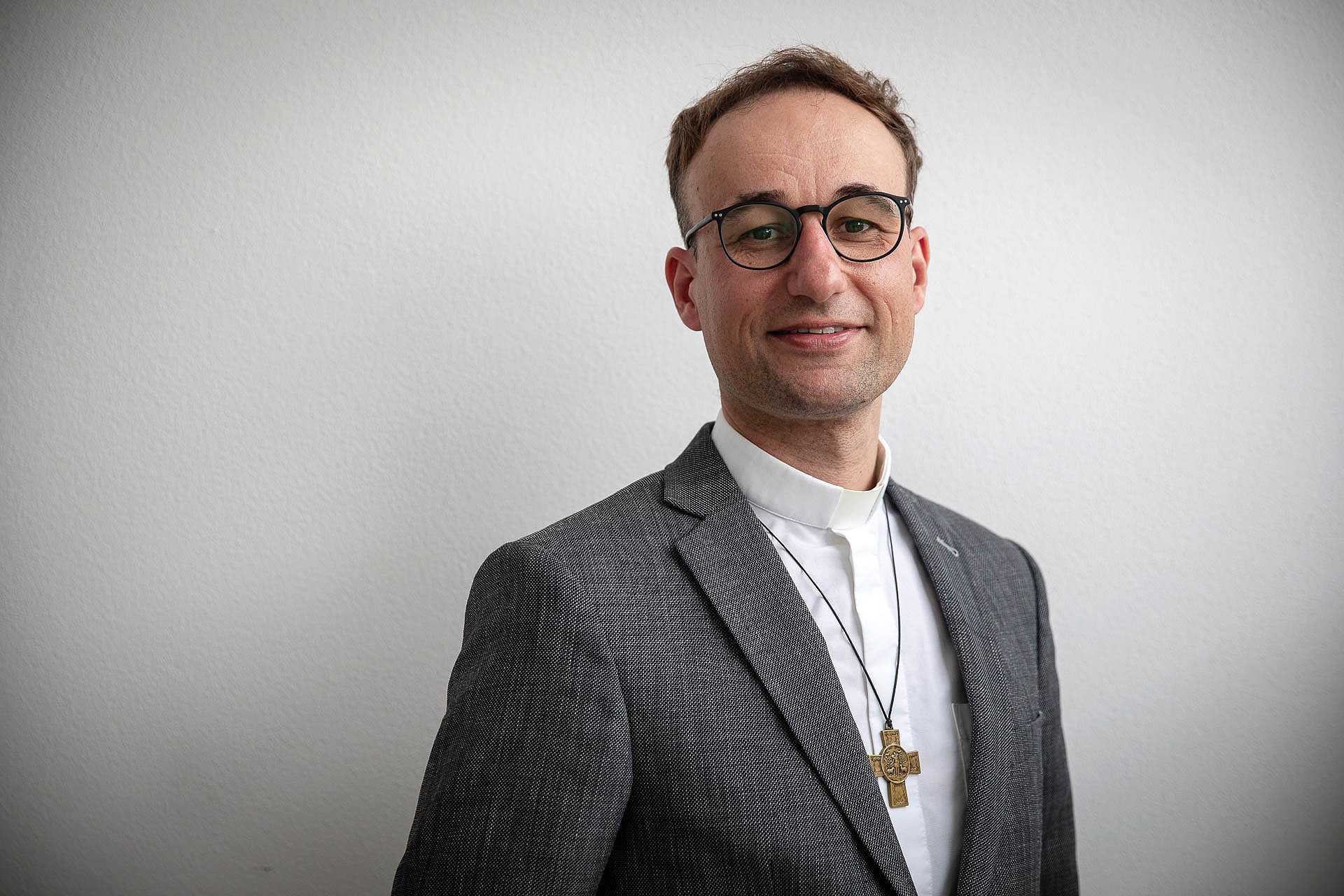 Príliš sa sústreďujeme na utrpenie a smrť. Zostať pod krížom nestačí, potrebujeme sa rozbehnúť k prázdnemu hrobu