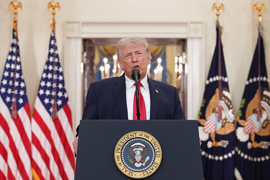 Trump v prejave k národu pohrozil ďalšími útokmi na Irán. Ceny ropy po jeho slovách výrazne vzrástli