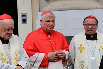Kardinál Krajewski sa vrátil domov. Nový lodžský arcibiskup chce dvere biskupského paláca otvoriť chudobným