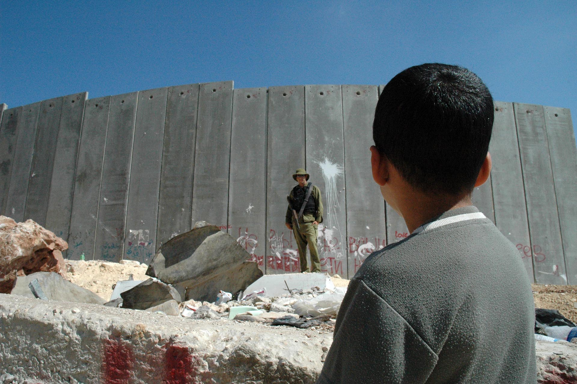 Separácia Ježiša od Ježiška / Múrom je oddelený Jeruzalem od Betlehema. Palestínska kresťanka sa postavila izraelským osadníkom. Rastie hrozba vyhnania kresťanov zo Svätej zeme
