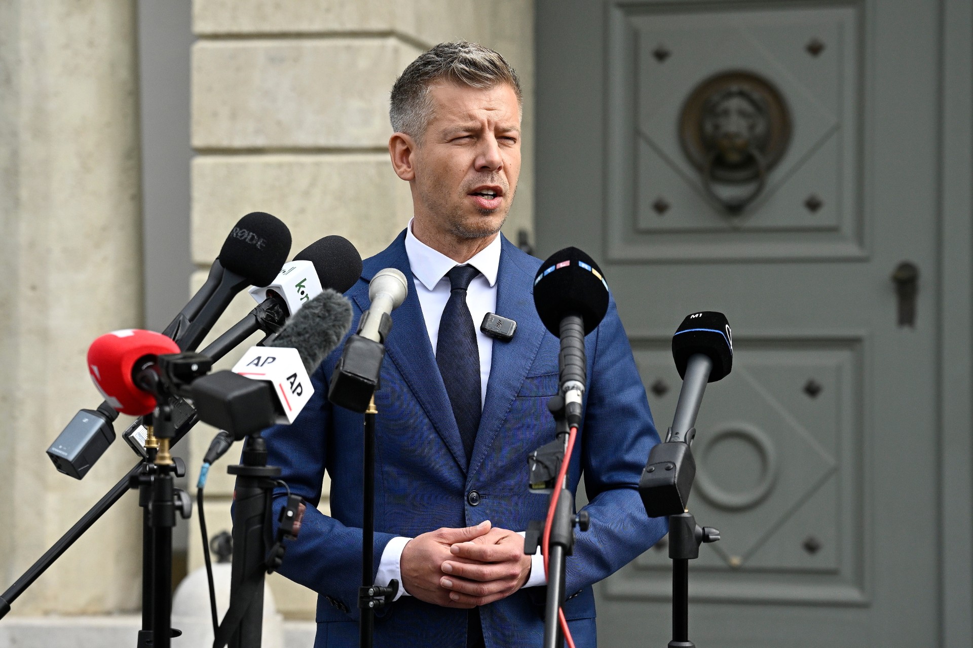 Neprivezieme ich na slovenské hranice, ak by si to vyžadoval záujem nášho soci-kamaráta v kampani