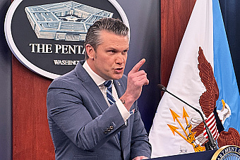 Americký minister obrany predniesol na bohoslužbe „modlitbu“ z filmu Pulp Fiction. Novinárov prirovnal k farizejom