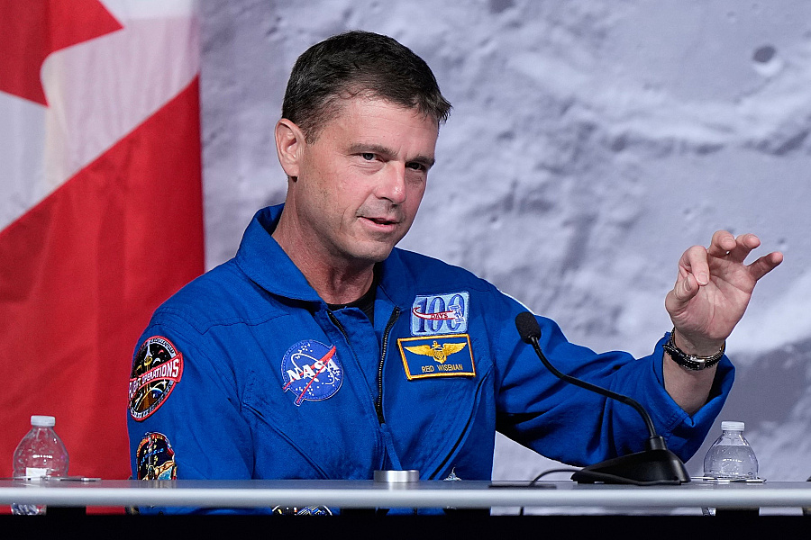 Astronaut, ktorý viedol misiu Artemis 2, sa ako ateista po návrate na Zem rozplakal pri pohľade na kríž