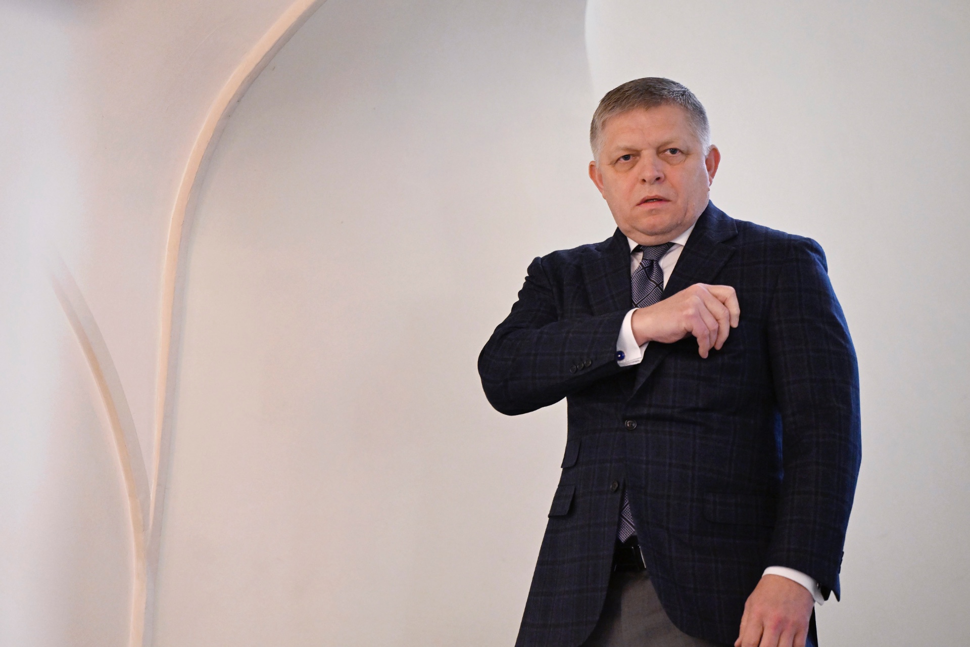 Klasick&eacute; m&eacute;di&aacute; klam&uacute;, tvrd&iacute; Tak&aacute;č. Fico zvažuje, či m&aacute; v&ocirc;bec novin&aacute;rom d&aacute;vať inform&aacute;cie
