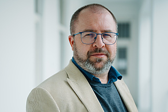 Nestačí, aby médiá len informovali. Inak skončíme pri modeli päť minút pre Hitlera a päť minút pre Žida