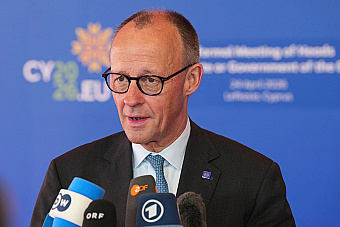 Nemci chcú šetriť, Francúzi volajú po ďalších pôžičkách