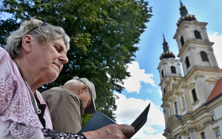 Poslanci schválili nové financovanie cirkví. Zohľadňuje sa aj počet veriacich