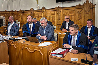 Na súd prišli obžalovaní Gašpar, Bödör aj Kováčik. Senát prerušil pojednávanie do 1. júna