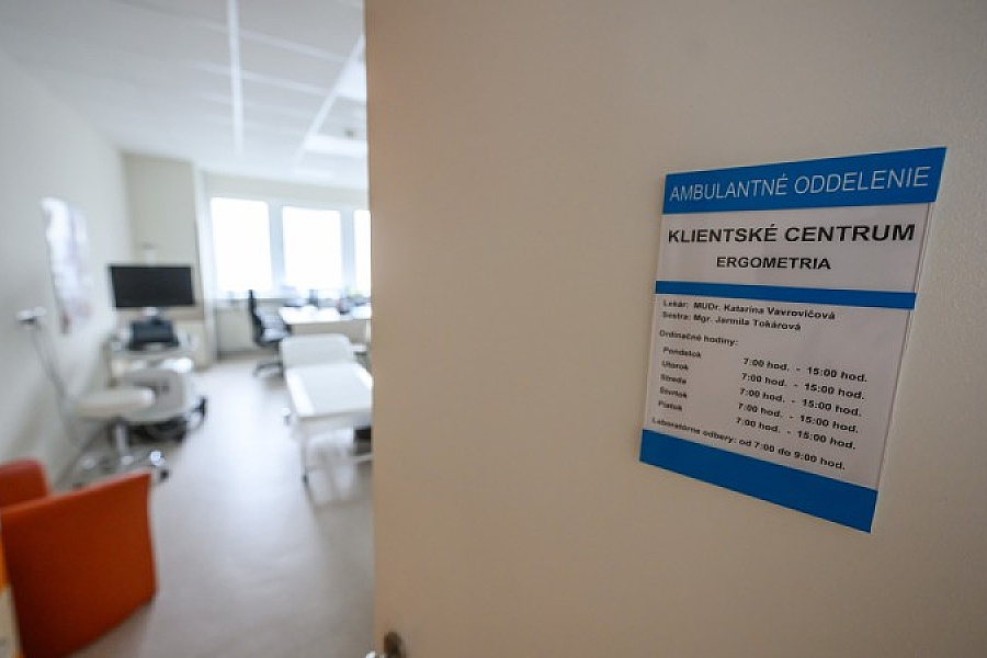 Diskusia o poplatkoch je len dymovou clonou